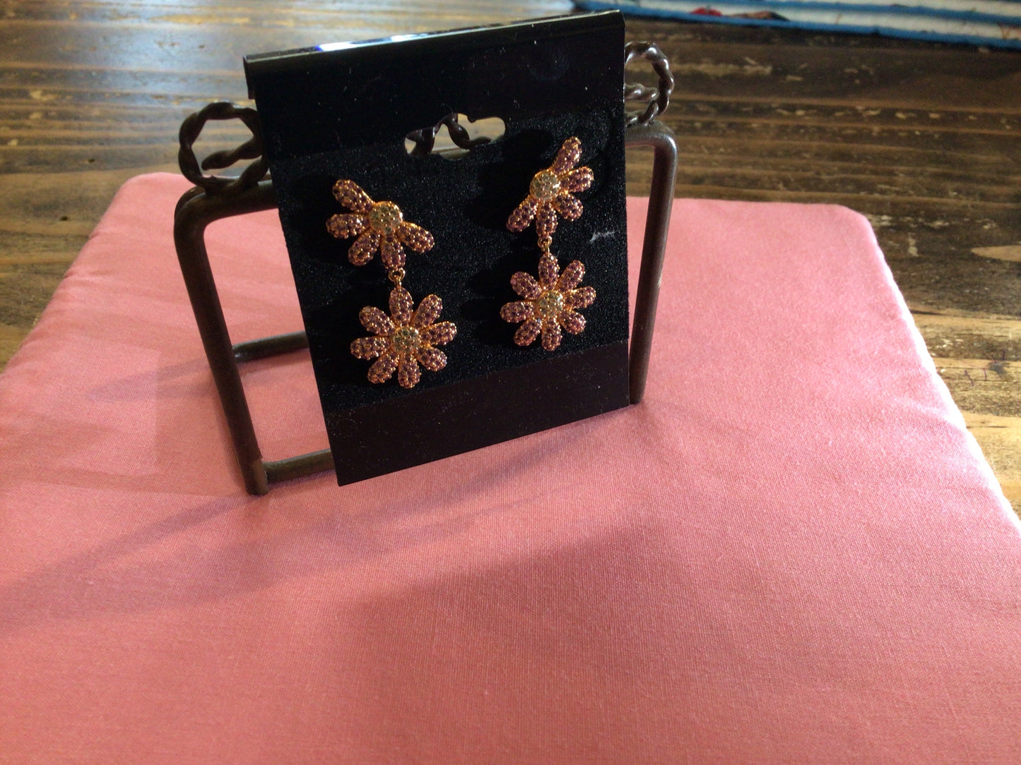Dangle flower ER