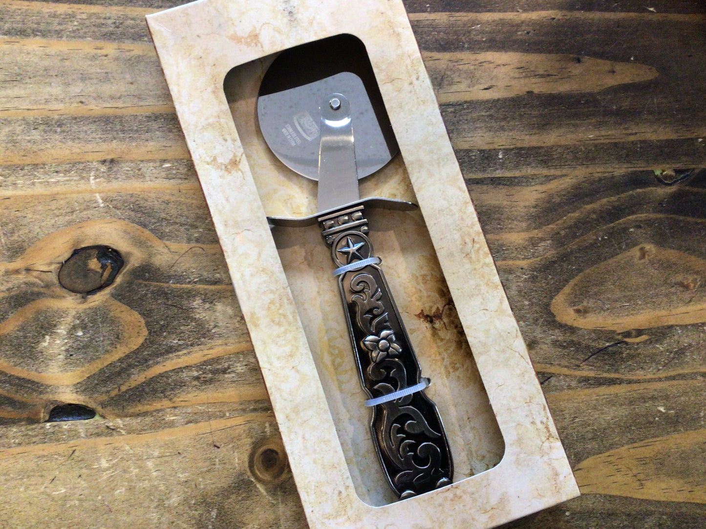 M&F Silverado Pizza Slicer