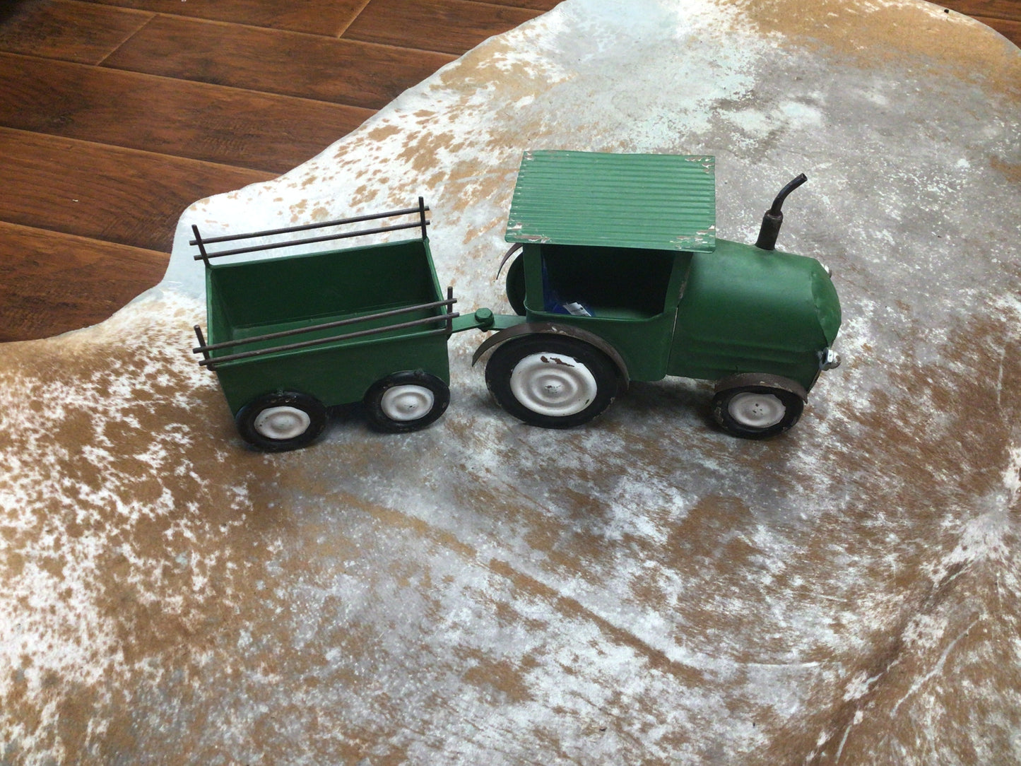 Green Tractor w/ Hauler Plantar