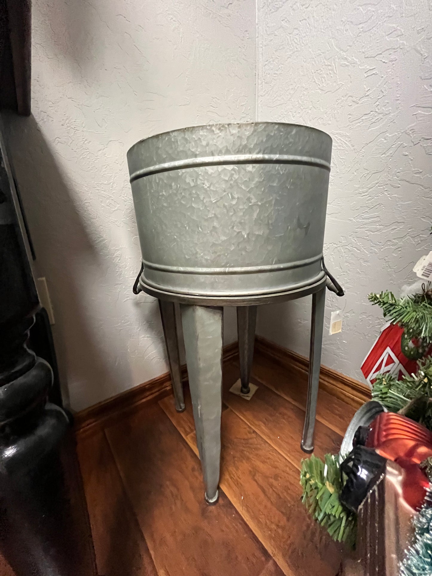 Small galvanized Tub on Stand