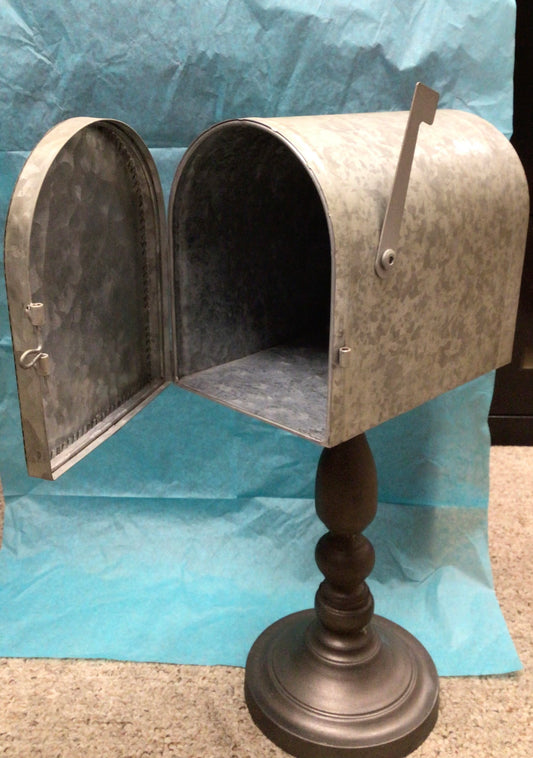 Galvanized Mailbox w/ Stand