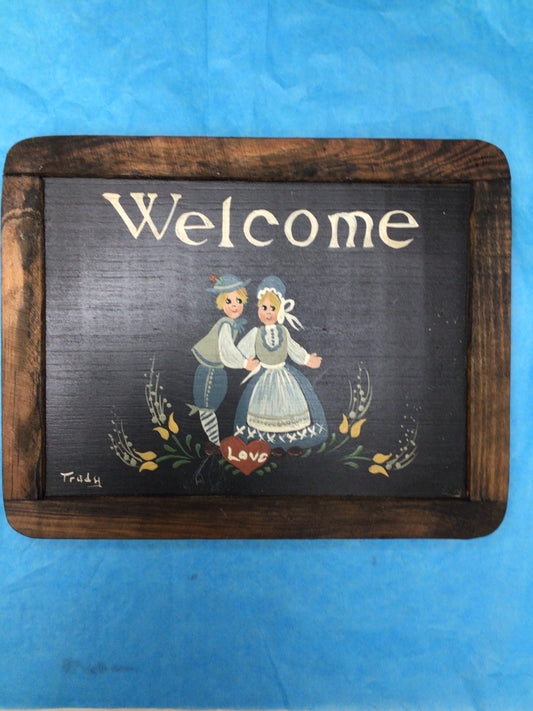 Wooden welcome sign