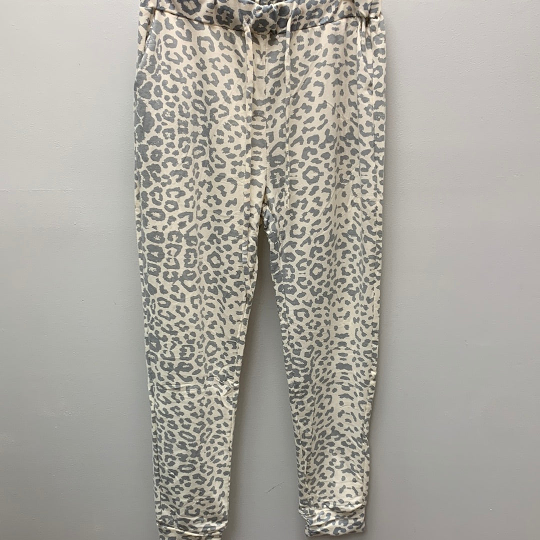 Comfyluxe Leopard Pants w/Pockets