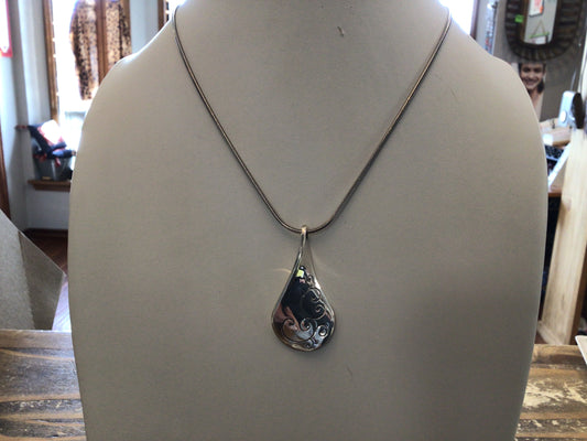 SIL Twirl Necklace