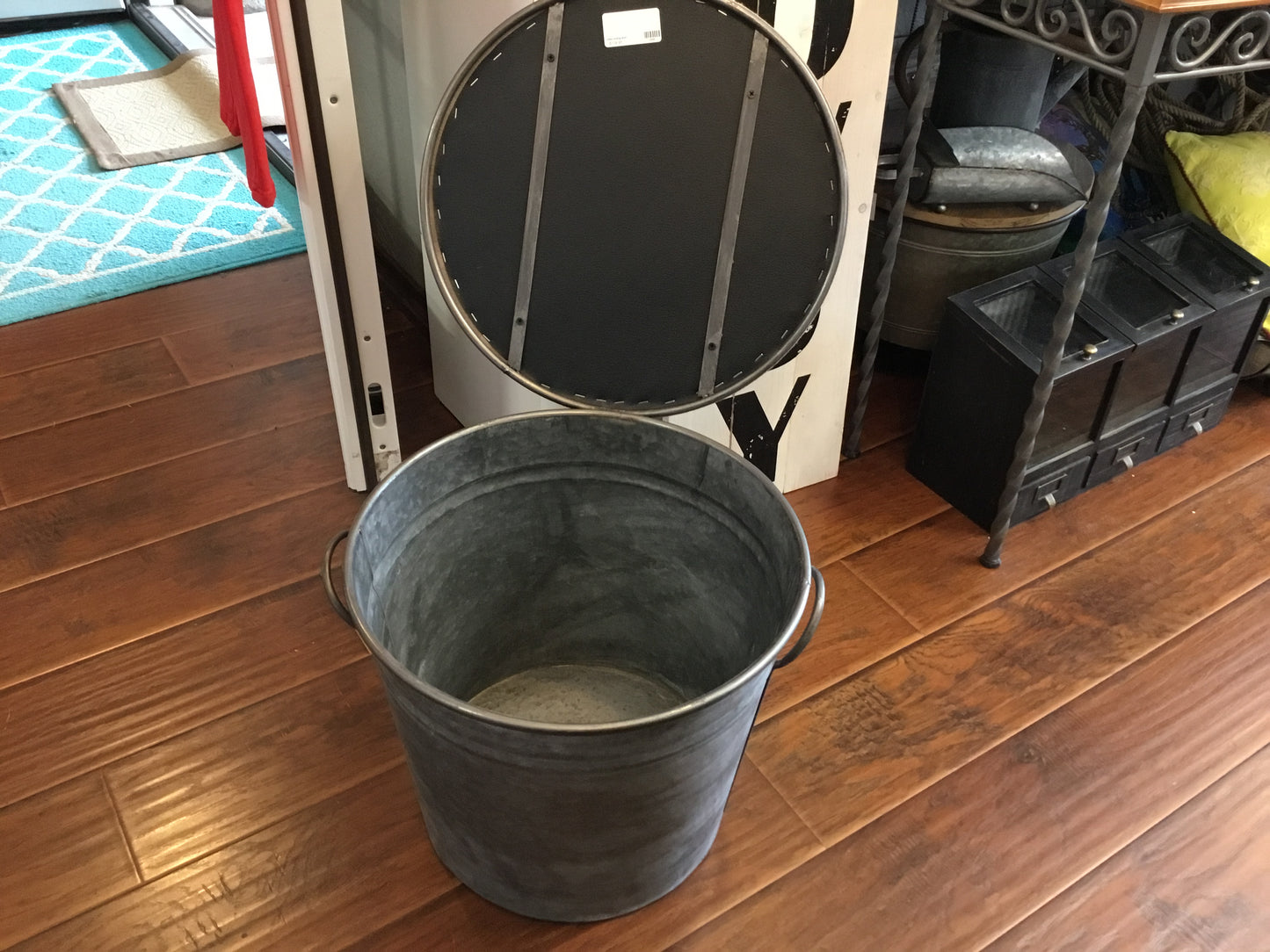 stool w/storage