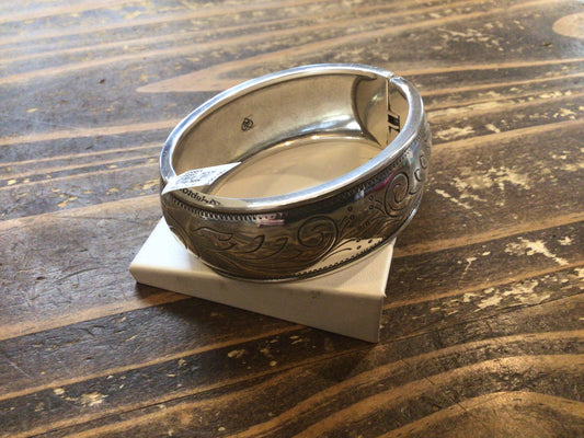 Essex Hinged Bangle