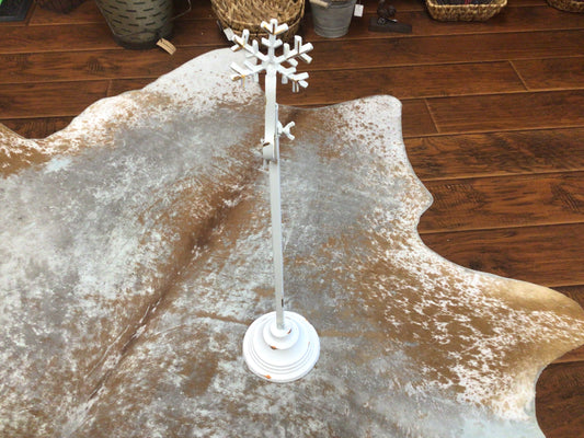 Telescoping Snowflake Wreath Stand